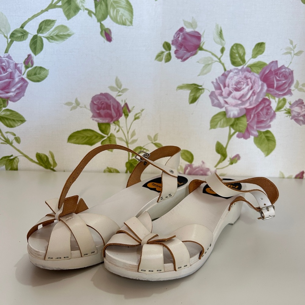 SWEDISH HASBEEN’S - WOODEN SANDAL - WHITE - 9
